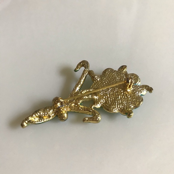 Vintage Crystal and Enamel Flower Brooch Pin - Picture 11 of 11